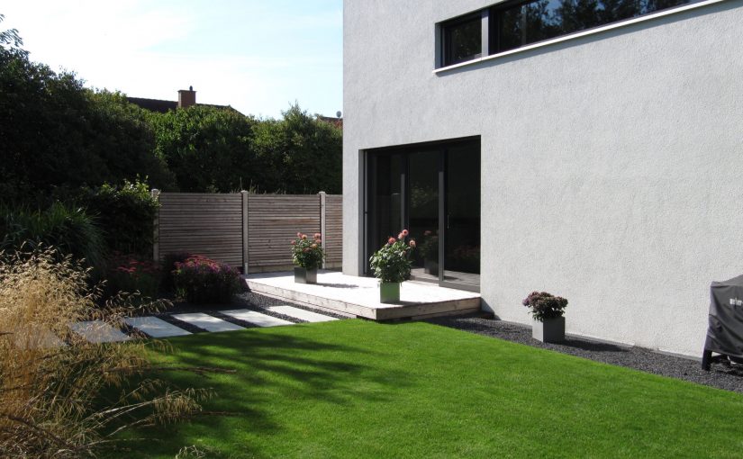 Gartengestaltung modern puristischer Garten | Friedberg | Rasen Trittplatten