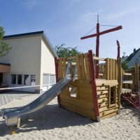 Aussenanlage Spielplatz mit Kletterschiff - Kindergarten Gelnhausen, Höchst
