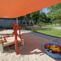 Sandkasten und Wasserpumpe - Spielplatz Kindergarten - Gelnhausen