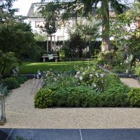 Gartengestaltung | Klassischer Garten | Inselbeet im Kies