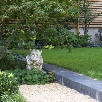 Gartengestaltung | Klassischer Garten | Gartendekoration Gargoyle | Rasenkante