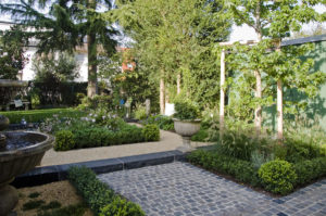 Gartengestaltung | Klassischer Garten | Garten-Teilansicht mit Pflanzinseln