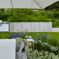 Gartenplanung | Moderner Garten | Terrasse und Garten-Grillplatz Staudenbeet und Wasserstelle